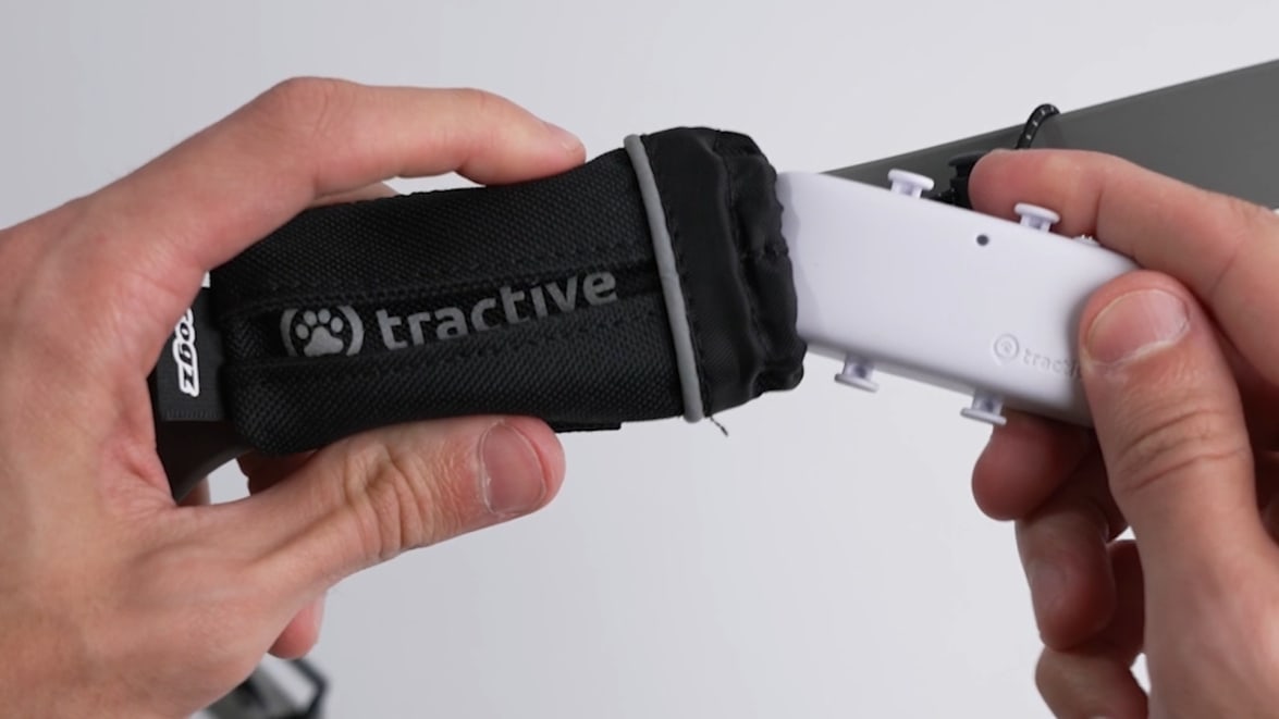 Sådan sætter du Tractive GPS DOG 4 Tracker på din hund